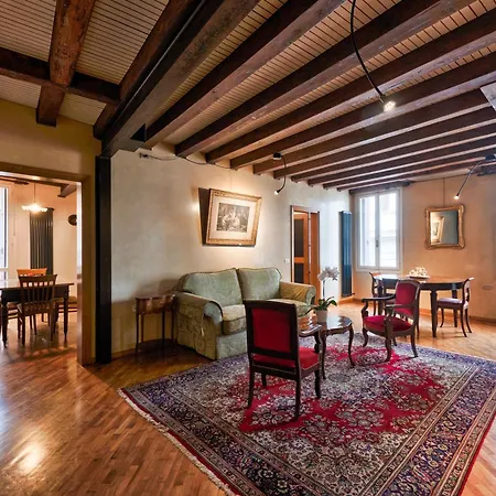 Il Palazzo Della Basilica